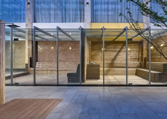 Fm7 Resort - Jakarta AirportAirport Hotel